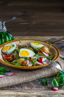 Patates ve yumurta salatası