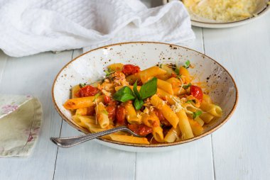 Penne makarna ve arrabbiata sos