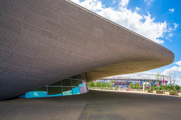 Centro Aquático de Londres em Queen Elizabeth Olympic Park — Fotografia de Stock