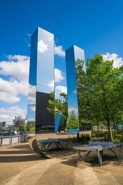 Kunstinstallatie - Run - door Monica Bonvicini in Queen Elizabeth Olympic Park, Londen Uk — Stockfoto