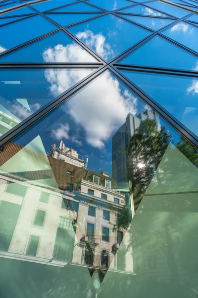 Reflections in Ghurkin's glass exterior. — Stock Photo, Image