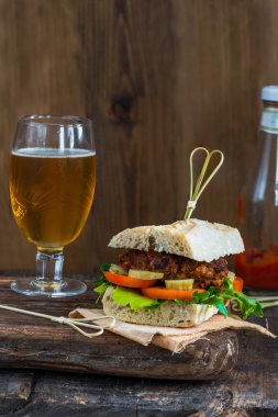 Ev yapımı sığır burger.