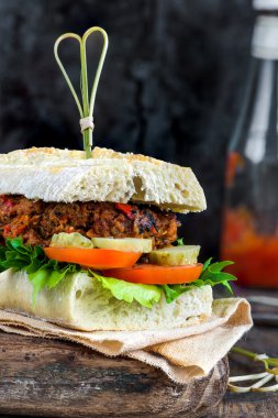 Ev yapımı sığır burger.