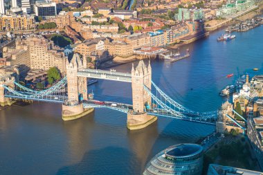 Londra'da Thames Nehri'nin havadan görünümü