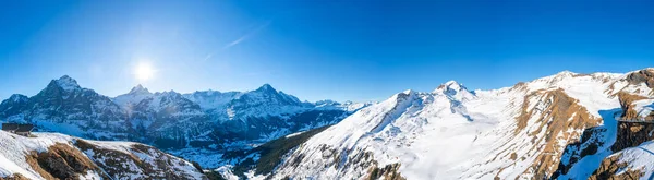 Szeroki Widok Panoramiczny Zimowego Krajobrazu Alpach Szwajcarskich Pierwszej Górze Grindelwaldzie — Zdjęcie stockowe