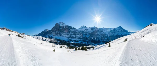 Vedere Panoramică Largă Peisajului Iarnă Vârfuri Acoperite Zăpadă Alpii Elvețieni — Fotografie, imagine de stoc
