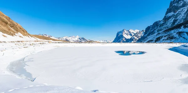 Zimní Krajina Zasněženými Štíty Zamrzlým Jezerem Hoře Kleine Scheidegg Švýcarských — Stock fotografie