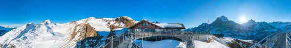 Grindelwald First Switzerland Styczeń 2020 Spacer Klifem Pierwszej Górze Grindelwaldu — Zdjęcie stockowe