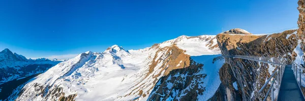 Zimowy Krajobraz Pokrytymi Śniegiem Szczytami Widocznymi Pierwszej Góry Alpach Szwajcarskich — Zdjęcie stockowe