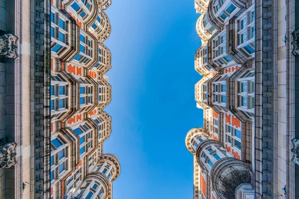 Uppåtriktad Bild Gamla Byggnader Regerings Stil Sicilian Avenue Bloomsbury London — Stockfoto