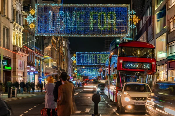 London December 2020 Вулиця Christmas Oxford Освітлена Ведучими Світловими Фіранками — стокове фото