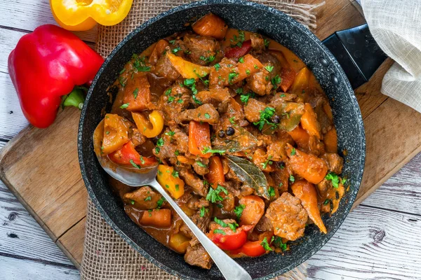 Geleneksel Macar gulaş - genel görünüm