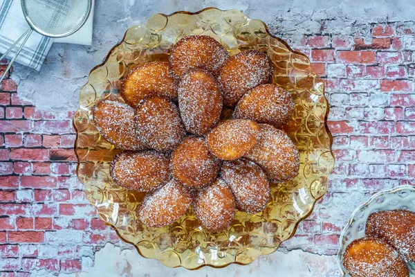 Traditional Madeleines Cakes Dusted Icing Sugar Overhead View — Stock Photo, Image