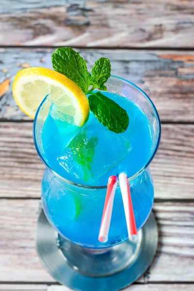 Blue Lagoon Cocktail Sirop Curaçao Bleu Mélangé Vodka Limonade — Photo