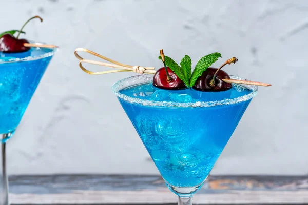 Coquetéis Blue Lagoon Xarope Curaçao Azul Misturado Com Vodka Limonada — Fotografia de Stock