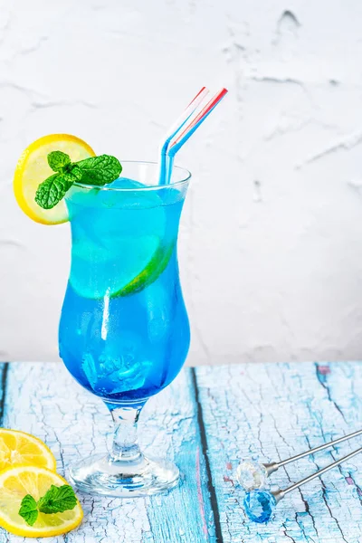 Blå Laguncocktail Blå Curacao Sirap Blandat Med Vodka Och Lemonad — Stockfoto