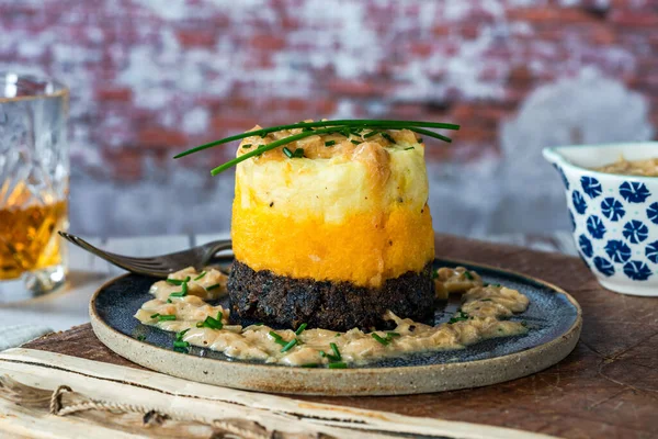 Haggis Neeps Und Tatties Stapeln Sich Haggis Mit Rüben Und — Stockfoto