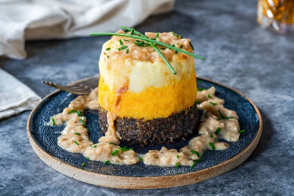 Haggis Neeps Tatties Stack Haggis Con Nabos Patatas Con Salsa — Foto de Stock