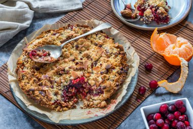 Kızılcık ve mandalinalı kısa hamurlu turta