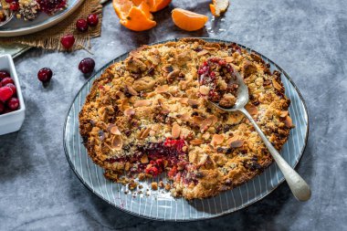 Kızılcık ve mandalinalı kısa hamurlu turta