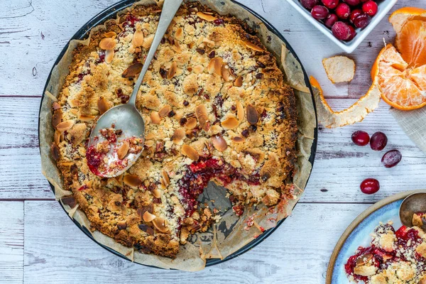 Kızılcık ve mandalinalı kısayol turtası - genel görünüm