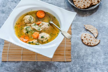 Hamursuz Bayramı için geleneksel Aşkenazi yahudi yemeği.