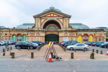 LONDON, İngiltere - 31 Mart 2021: Alexandra Sarayı, Londra Haringey İlçesi 'nde Wood Green ve Muswell Hill arasında yer alan ve Ally Pally olarak da bilinen bir eğlence ve spor mekanıdır.