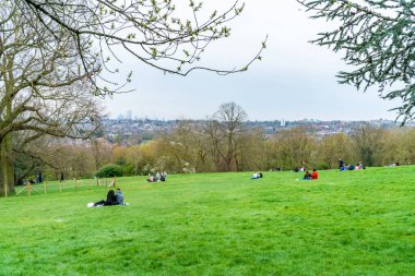 LONDON, İngiltere - 31 Mart 2021: Londra ufuk çizgisi Alexandra Sarayı 'ndan Ally Pally olarak da bilinir, Londra Haringey İlçesi' nde Wood Green ve Muswell Hill arasında yer alan ikinci sınıf bir mekan.