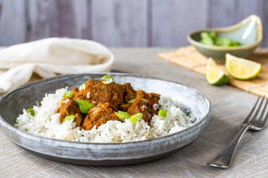 Basmati pilavlı ördek köri.