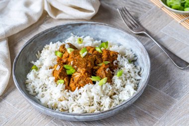 Basmati pilavlı ördek köri.