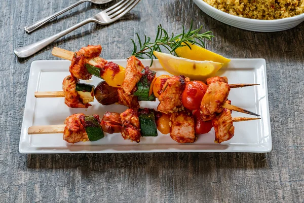 Spicy Chicken Tomato Courgette Skewers Couscous — Stock Photo, Image