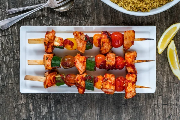 Spicy Chicken Tomato Courgette Skewers Couscous Overhead View — 图库照片