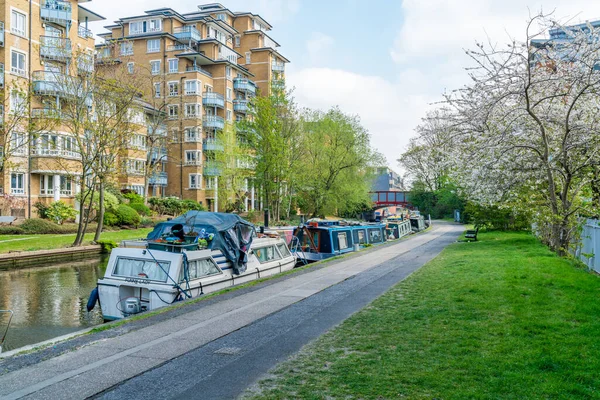 London Großbritannien April 2021 Schmalboote Und Hausboote Vor Anker Grand — Stockfoto