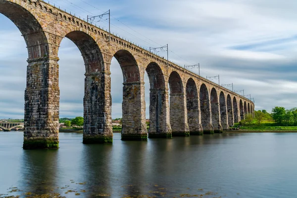 Βασιλική Γέφυρα Των Συνόρων Εκτείνεται Στον Ποταμό Τουίντ Μεταξύ Berwick — Φωτογραφία Αρχείου
