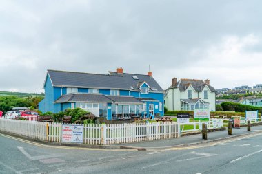 BROAD HAVEN, WALES - 29 Haziran 2021: Broad Haven, Galler 'in güneyindeki St Bride Körfezi' nin güneydoğu köşesinde yer alan bir köy ve sahil beldesidir..