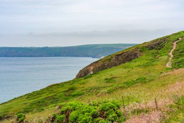 Galler 'deki St Bridges Körfezi boyunca Pembrokeshire Sahil Sahil Yolu