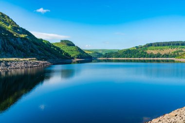 Rhayader yakınlarında Caban Coch Reservoir, Powys, Galler 'de Elan Vadisi