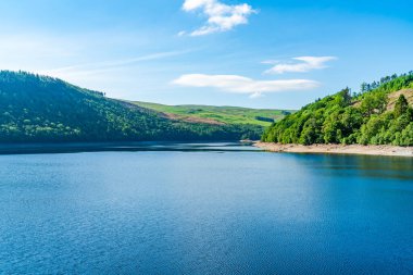 Rhayader yakınlarında Caban Coch Reservoir, Powys, Galler 'de Elan Vadisi