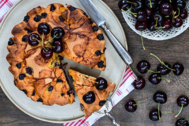 Siyah vişneli pandispanya - genel görünüm