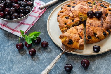 Siyah vişneli kek - yüksek açılı manzara