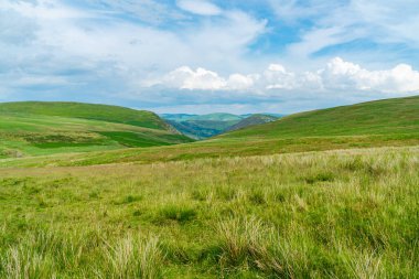 Galler 'in güzel kırsal manzarası Elan Vadisi, Powys, Galler