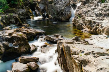 Llugwy nehri Betws-y-coed, Galler 'de. Uzun pozlama efekti