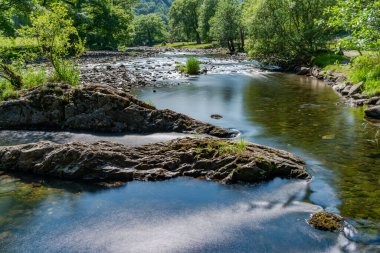 Llugwy nehri Betws-y-coed, Galler 'de. Uzun pozlama efekti