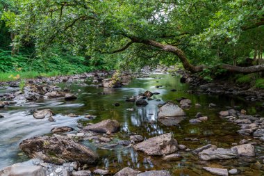 Llugwy nehri Betws-y-coed, Galler 'de. Uzun pozlama efekti