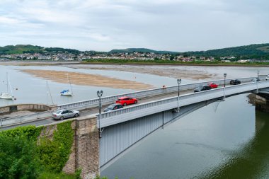 Conwy karayolu köprüsünün görüntüsü 4 Temmuz 2021 'de. 1958 yılında inşa edilen tek kemerli çelik yol köprüsü Afon Conwy üzerinde eski A55 ana yolunu taşır..