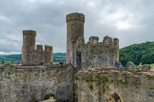 Konwy Wales Lipiec 2021 Odwiedzający Zamek Convy Zbudowany Przez Edwarda — Zdjęcie stockowe