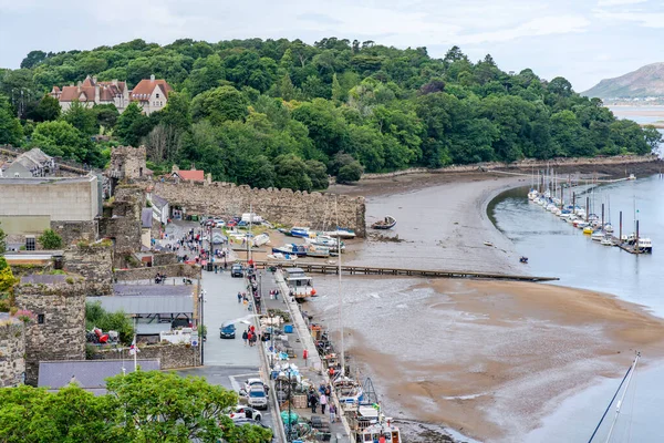 Conwy Wales Července 2021 Pohled Conwy Promenádu Čluny Jachtami Kotvícími — Stock fotografie