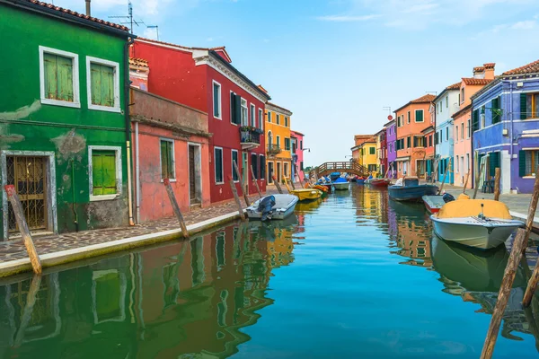 Colorful buildings on Burano island, Italy — Stock Photo, Image