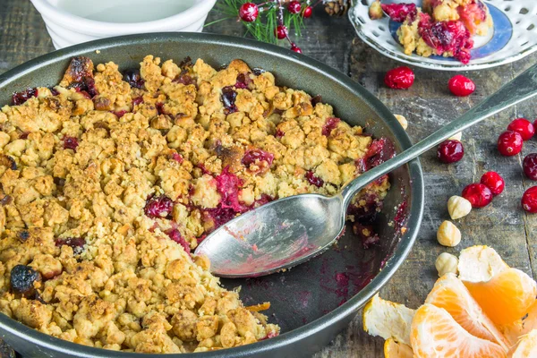 Apple and cranberry crumble — Stock Photo, Image