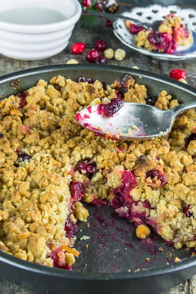 Apfel und Preiselbeere zerbröseln — Stockfoto